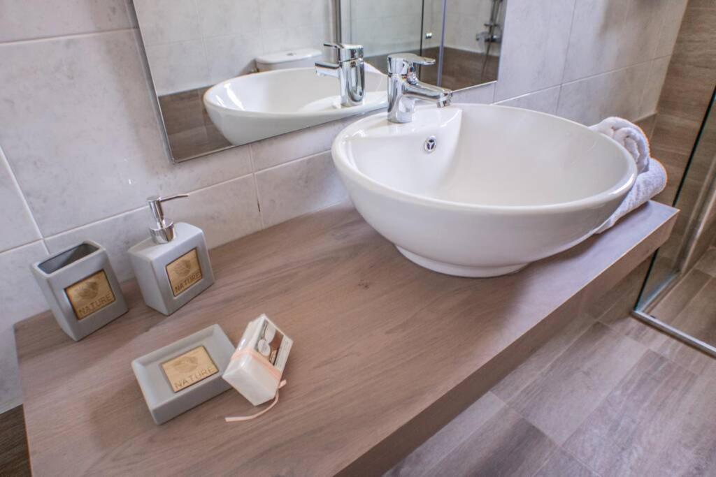 Villa Ventus, 40Sqm Private Pool & Hot Tub! Roussospition Ngoại thất bức ảnh