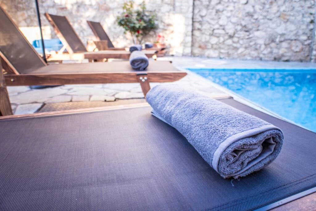 Villa Ventus, 40Sqm Private Pool & Hot Tub! Roussospition Ngoại thất bức ảnh
